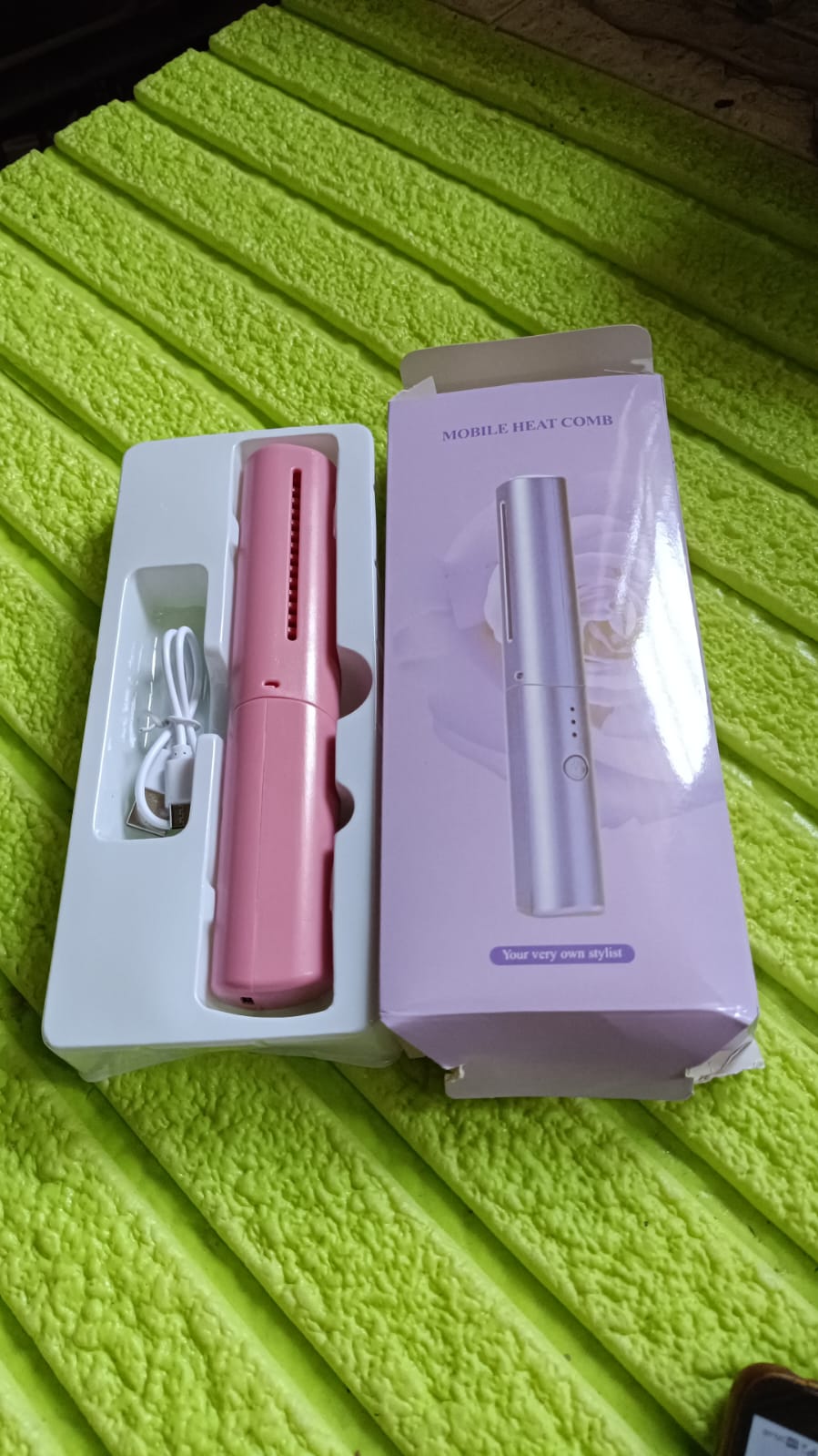SOVELY Rechargeable Mini Hair Straightener Travel Portable USB Charging Cordless Hair Straightener Brush Three Temperature Adjustments Flat Iron Comb