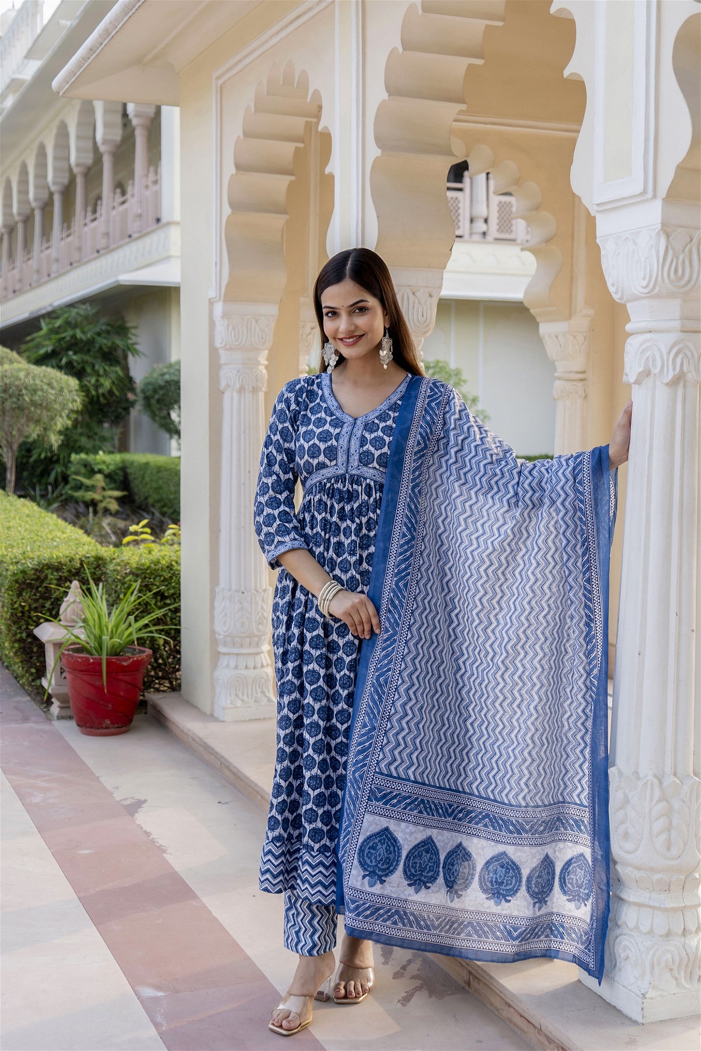 Women Rayon Kurta Pant Dupatta Set
