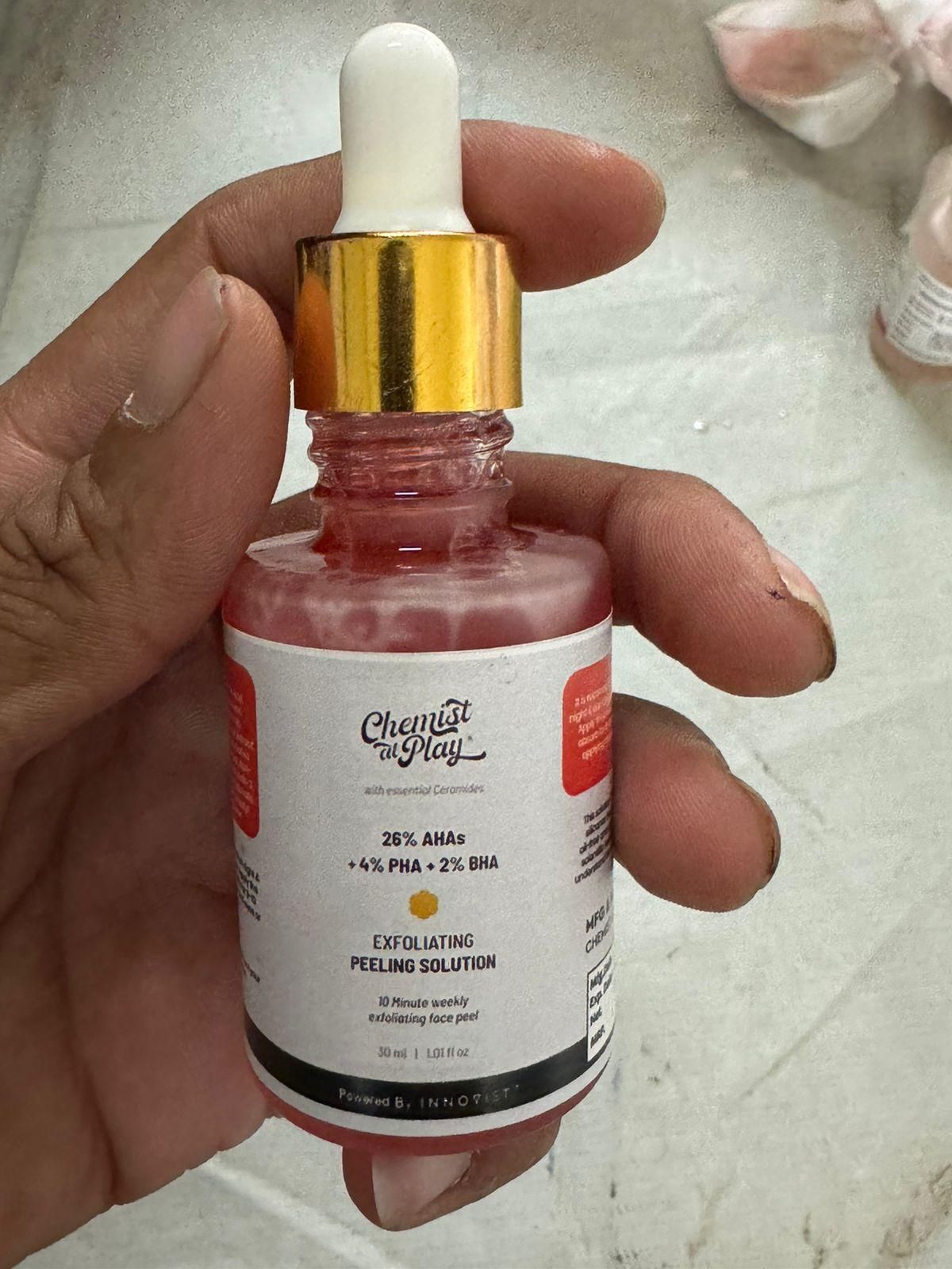 Exfoliating Face Serum Removes Dead Skin