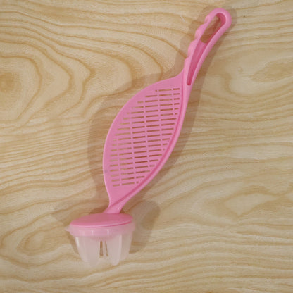 Live photo of plastic rice washing strainer spoon