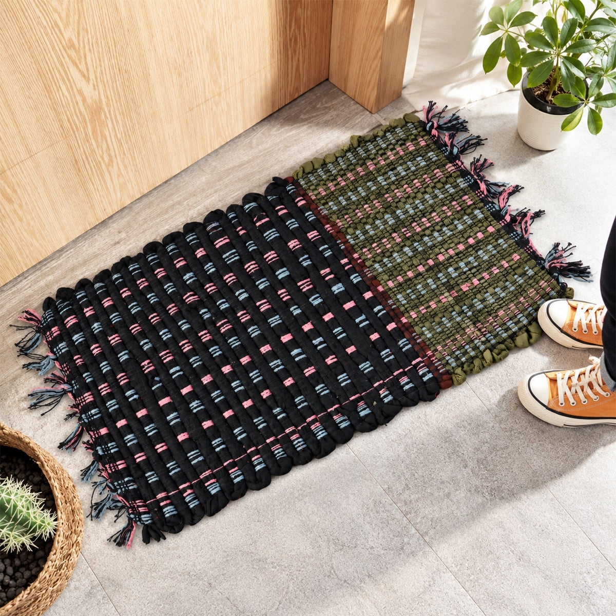 Decorative floor mat white bg