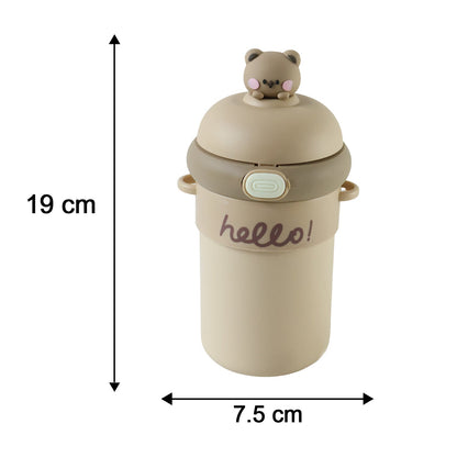 A tan sipper bottle with a bear on top, showing its dimensions: 19 cm height and 7.5 cm width.