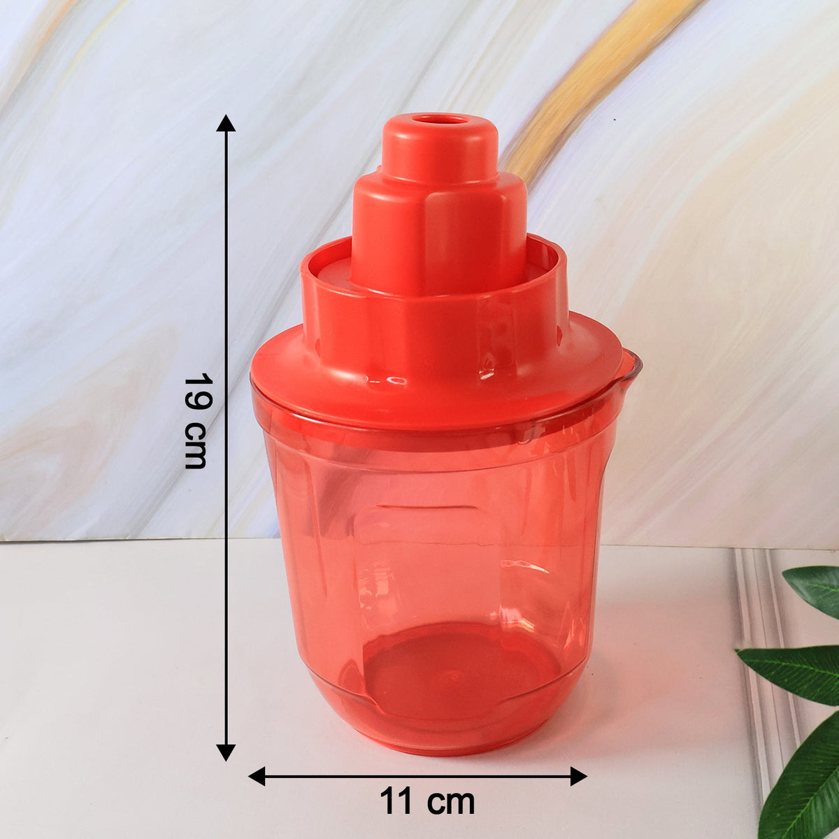 The red plastic corn cutter is shown with measurement arrows indicating its 19 cm height and 11 cm width on a light surface.