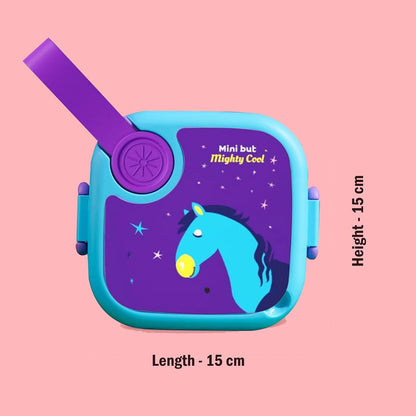 A top-down view of the blue and purple lunch box with a horse print, showing its 15 cm length and height dimensions.