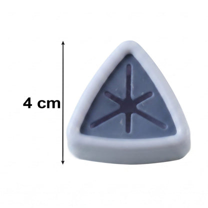 A white and grey triangular towel holder with a star-shaped opening is shown with a 4 cm height measurement on a white