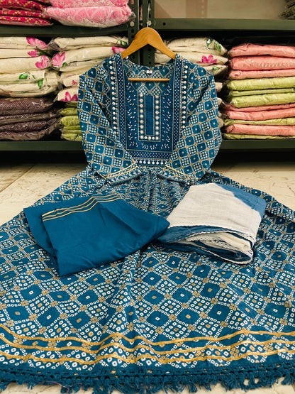 Nayra cut kurti pant duppatta set