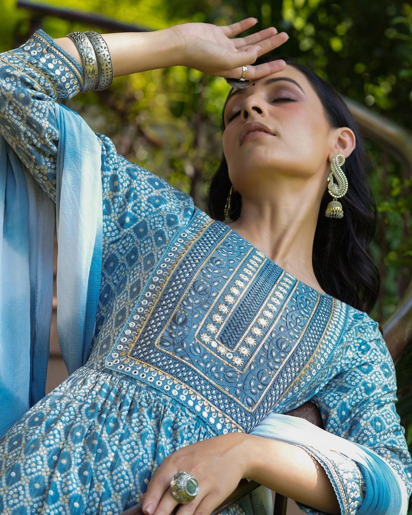 Nayra cut kurti pant duppatta set