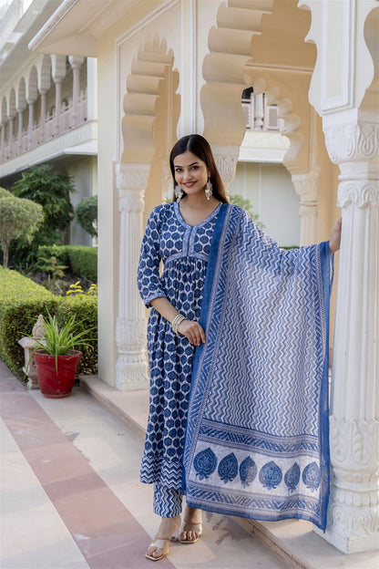 Women Rayon Kurta Pant Dupatta Set