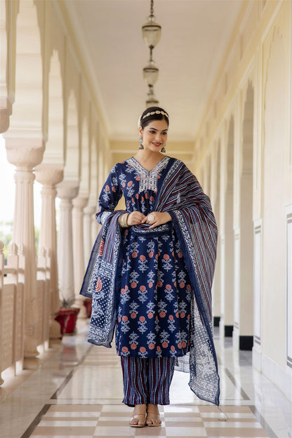 Women Embroidered Kurta and Pant Set With Dupatta